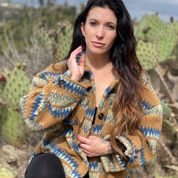 Aztek Sherpa Shacket - Picture 3 of 3